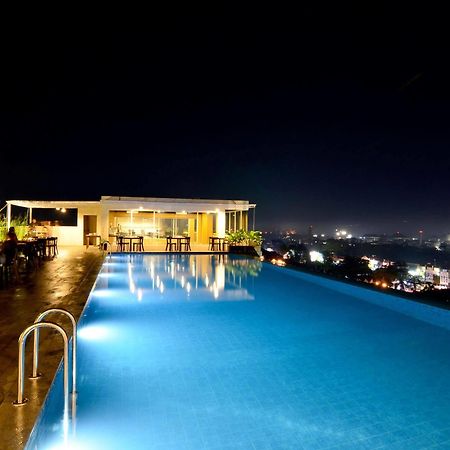 Student Park Hotel Jogjakarta Buitenkant foto