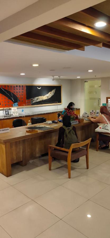 Student Park Hotel Jogjakarta Buitenkant foto