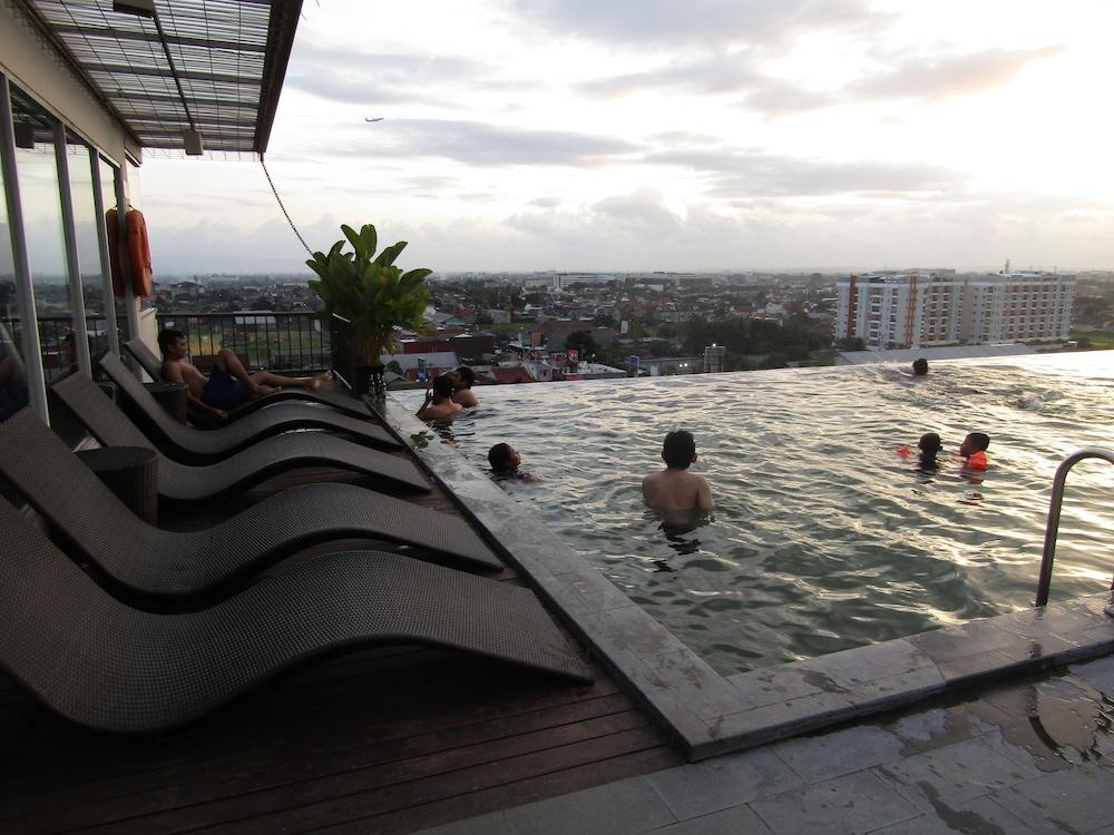Student Park Hotel Jogjakarta Buitenkant foto