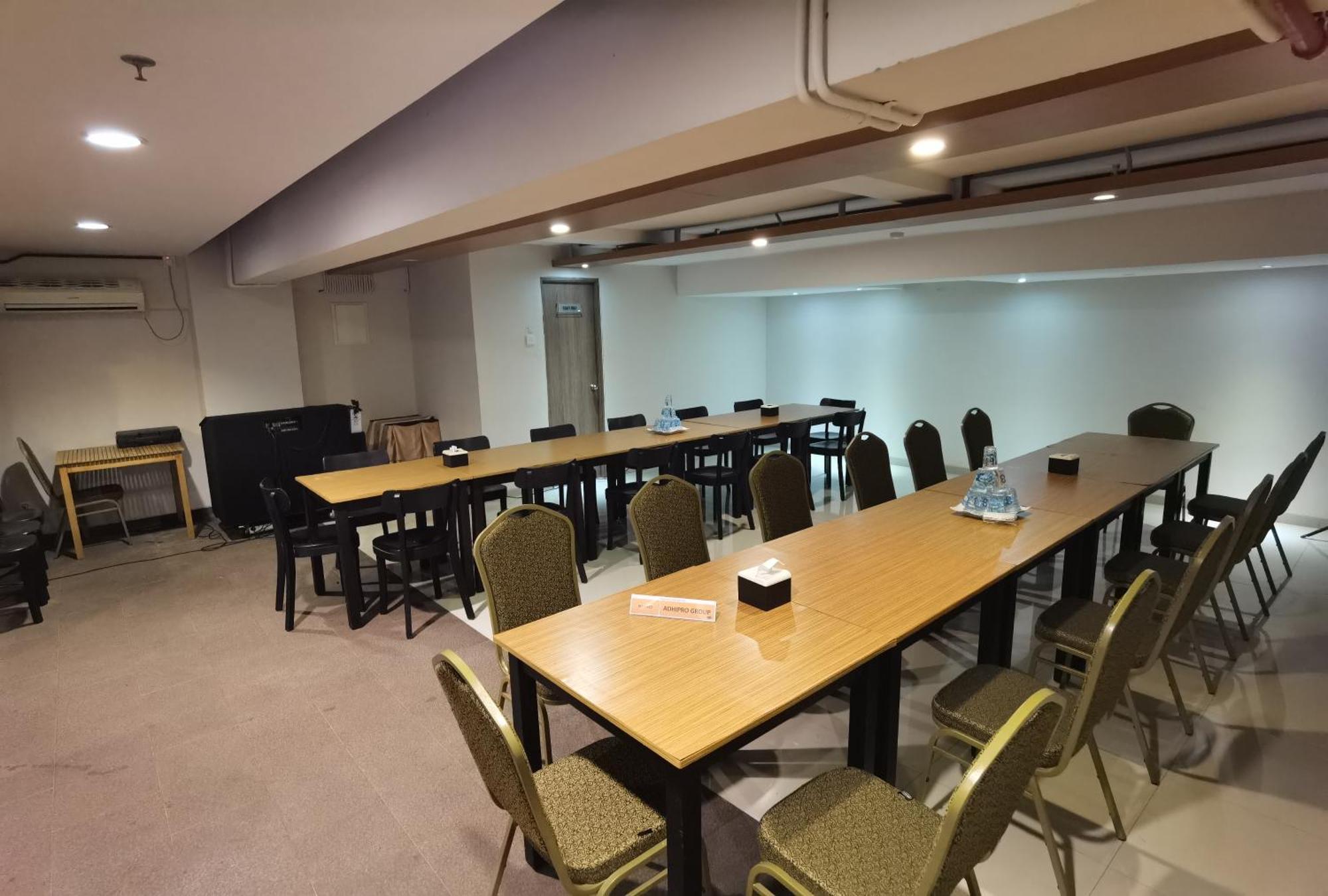 Student Park Hotel Jogjakarta Buitenkant foto