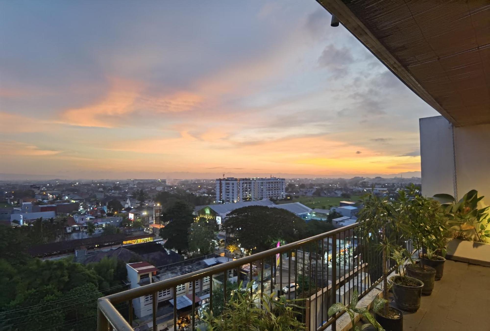 Student Park Hotel Jogjakarta Buitenkant foto