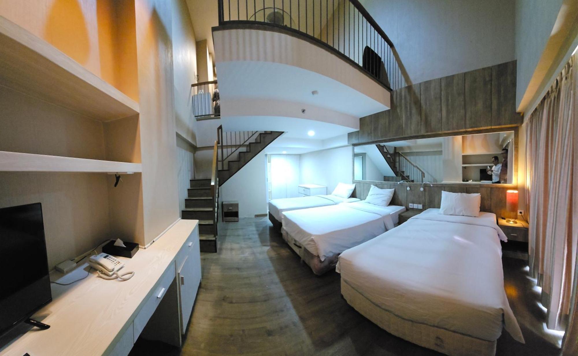 Student Park Hotel Jogjakarta Buitenkant foto
