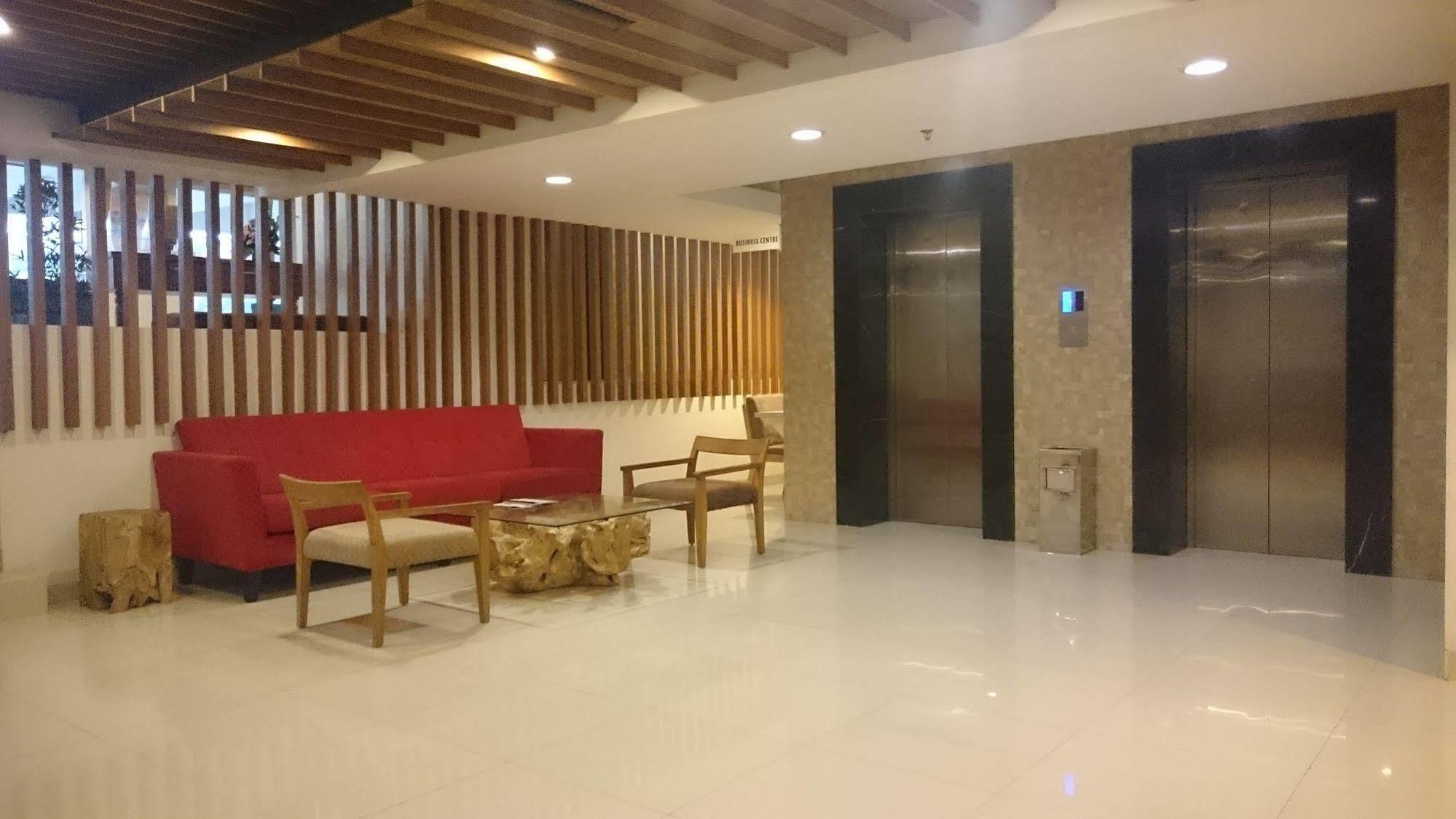 Student Park Hotel Jogjakarta Buitenkant foto