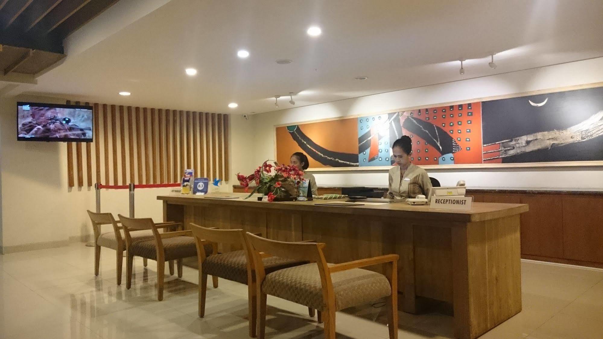 Student Park Hotel Jogjakarta Buitenkant foto