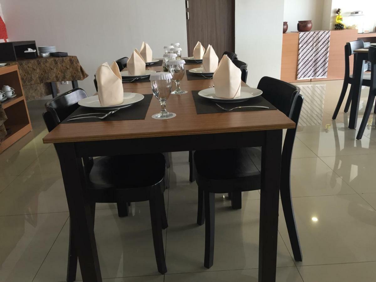 Student Park Hotel Jogjakarta Buitenkant foto