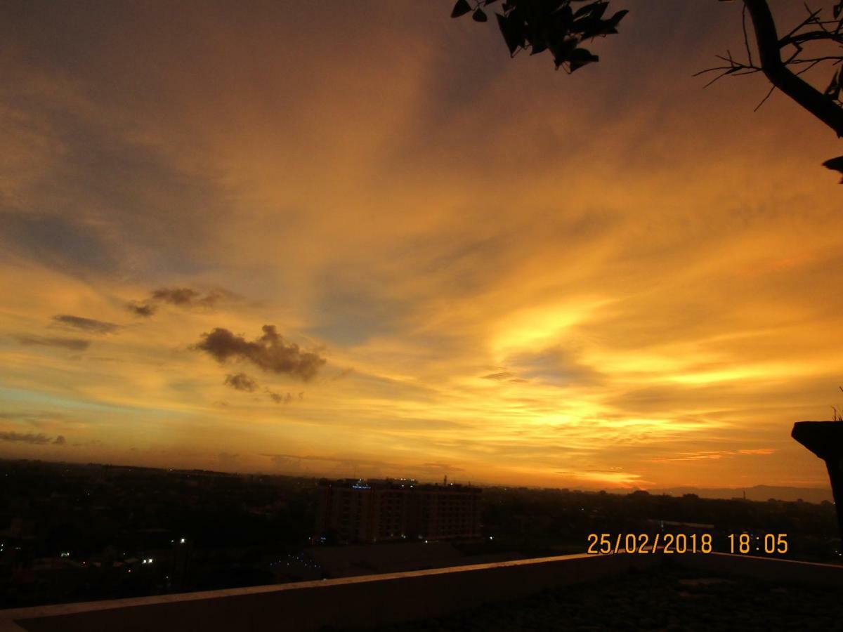 Student Park Hotel Jogjakarta Buitenkant foto