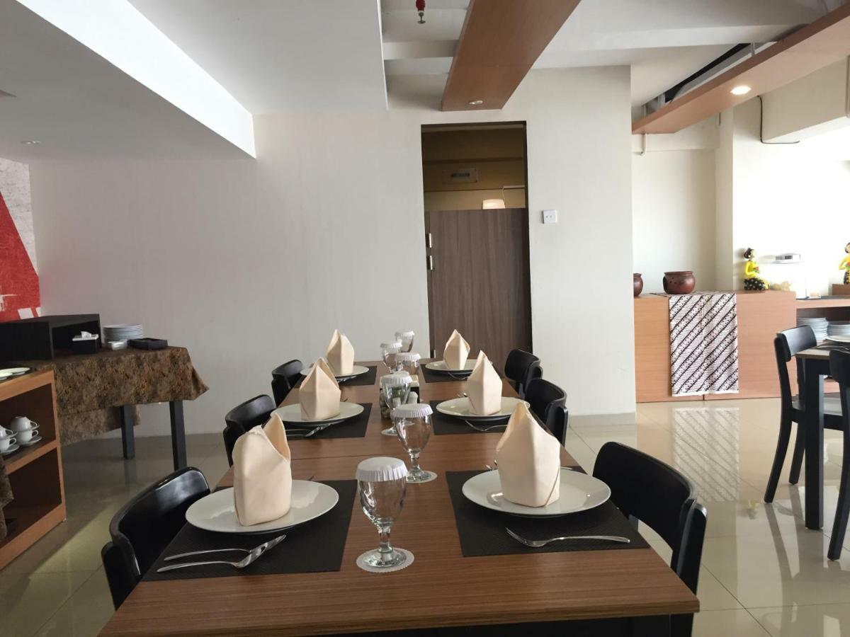 Student Park Hotel Jogjakarta Buitenkant foto